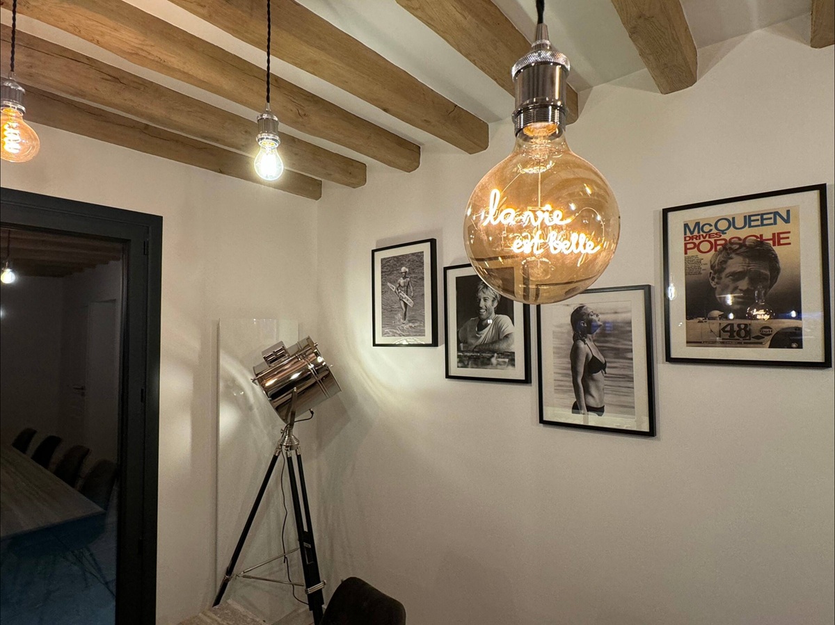 Decorative detail 'La vie est belle' at Villa Pier'Art