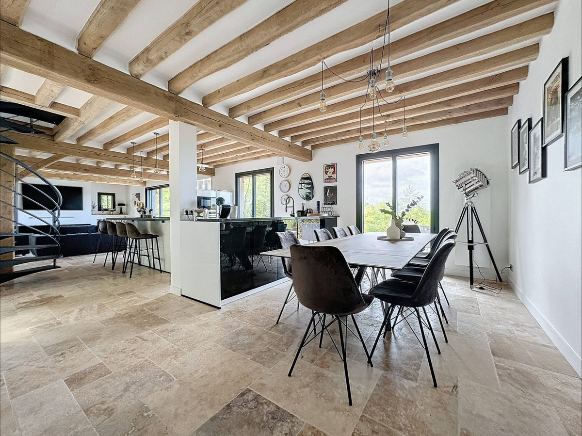Open-plan living room at Villa Pier'Art
